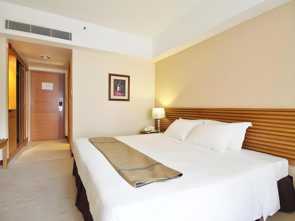 Caritas Oswald Cheung International House Hotel Хонконг Екстериор снимка
